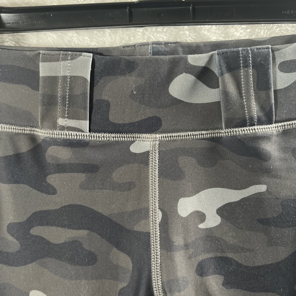 Vakandi Apparel Womens Camouflage Leggings- Small - Picture 8 of 16
